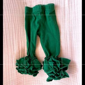 MARIE NICHOLE forest green ruffle pants! 💚🍀🌲🐍🐸